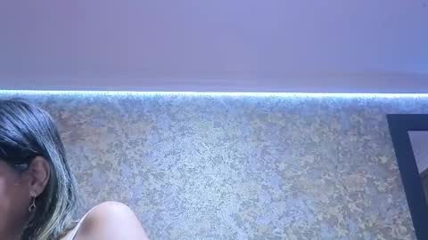 Estella online show from 12-19-25, 10:39