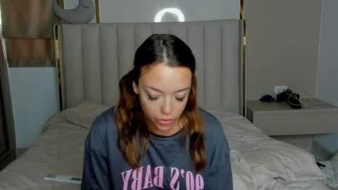 stella online show from 04-04-26, 12:09