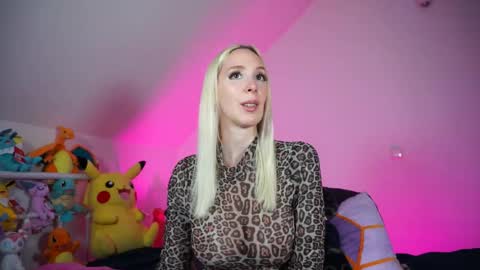 StellaCinderella online show from 10-19-25, 01:23