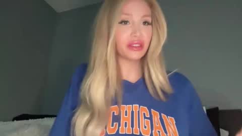 Stella Bella online show from 02-14-25, 03:43