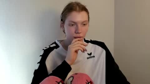 S T E L L A online show from 11-03-25, 09:43