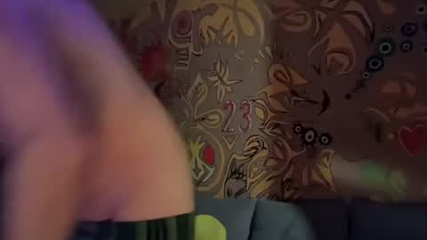 Snapshot of stenlyvrbich chatting on 02-24-25, 01:24 lee online show from 02-24-25, 01:24