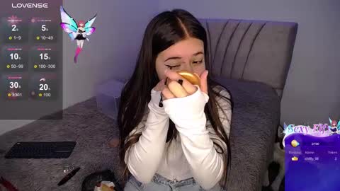 Snapshot of stepha_sweet chatting on 12-13-24, 01:26 Emma online show from 12-13-24, 01:26