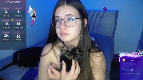 Snapshot of stepha_sweet chatting on 12-19-24, 08:55 Emma online show from 12-19-24, 08:55