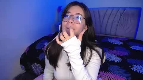 Snapshot of stepha_sweet chatting on 02-04-25, 04:05 Emma online show from 02-04-25, 04:05