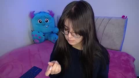 Snapshot of stepha_sweet chatting on 02-04-25, 04:18 Emma online show from 02-04-25, 04:18