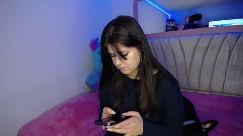 Snapshot of stepha_sweet chatting on 02-05-25, 02:29 Emma online show from 02-05-25, 02:29