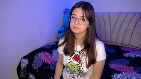 Snapshot of stepha_sweet chatting on 02-08-25, 02:47 Emma online show from 02-08-25, 02:47