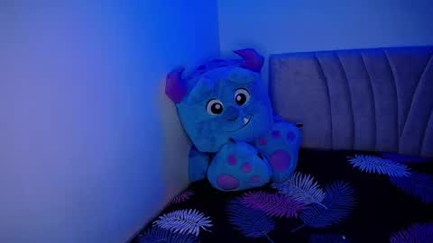 Snapshot of stepha_sweet chatting on 02-09-25, 02:17 Emma online show from 02-09-25, 02:17