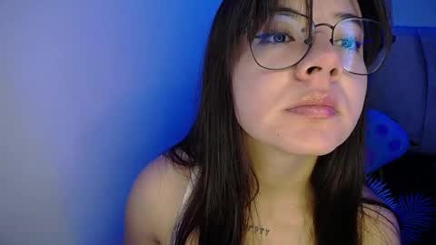 Snapshot of stepha_sweet chatting on 02-09-25, 05:19 Emma online show from 02-09-25, 05:19