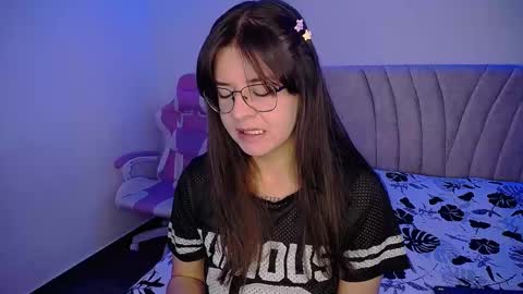 Snapshot of stepha_sweet chatting on 02-12-25, 05:48 Emma online show from 02-12-25, 05:48