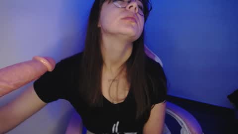 Snapshot of stepha_sweet chatting on 02-20-25, 06:06 Emma online show from 02-20-25, 06:06