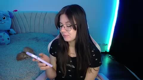 Snapshot of stepha_sweet chatting on 03-05-25, 02:46 Emma online show from 03-05-25, 02:46