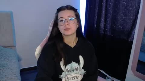 Snapshot of stepha_sweet chatting on 03-05-25, 04:02 Emma online show from 03-05-25, 04:02