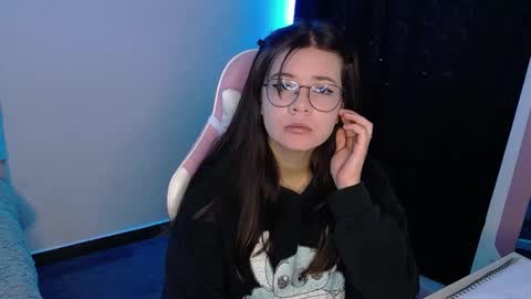 Snapshot of stepha_sweet chatting on 03-05-25, 07:27 Emma online show from 03-05-25, 07:27