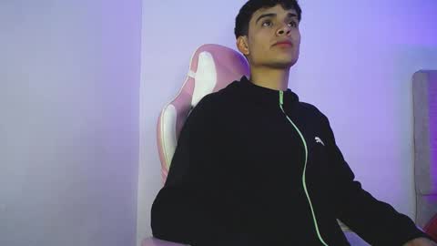 Snapshot of stepha_sweet chatting on 09-16-25, 04:57 Emma online show from 09-16-25, 04:57