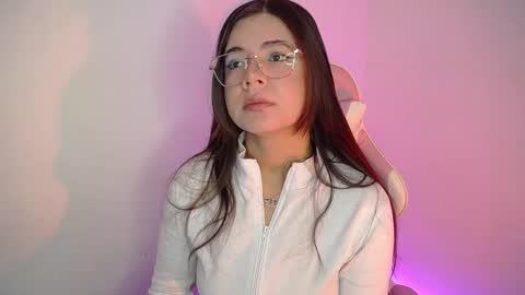 Snapshot of stepha_sweet chatting on 09-20-25, 12:00 Emma online show from 09-20-25, 12:00