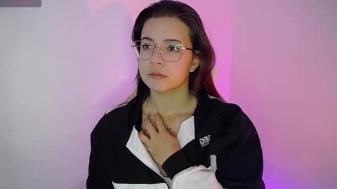 Snapshot of stepha_sweet chatting on 09-24-25, 12:36 Emma online show from 09-24-25, 12:36