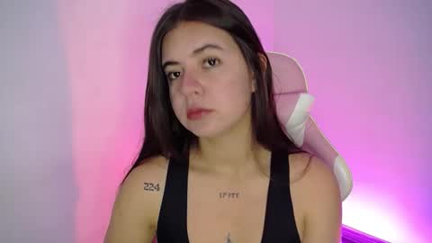 Snapshot of stepha_sweet chatting on 10-24-25, 05:37 Emma online show from 10-24-25, 05:37