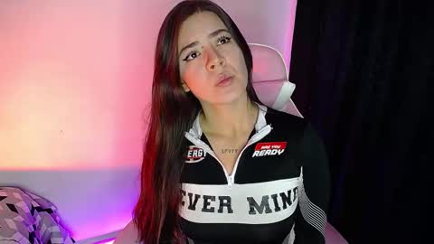 Snapshot of stepha_sweet chatting on 11-02-25, 08:11 Emma online show from 11-02-25, 08:11