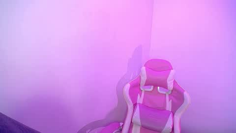 Snapshot of stepha_sweet chatting on 11-10-25, 03:27 Emma online show from 11-10-25, 03:27