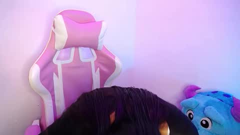 Snapshot of stepha_sweet chatting on 12-05-25, 04:54 Emma online show from 12-05-25, 04:54