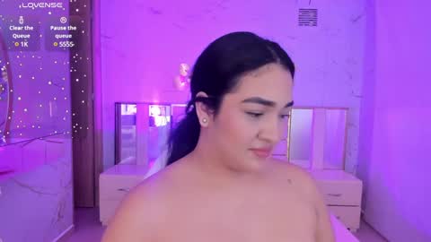 Snapshot of stephania_diamond chatting on 03-08-25, 05:38 online show from 03-08-25, 05:38