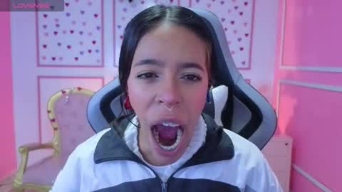 Stephania online show from 10-17-25, 11:46