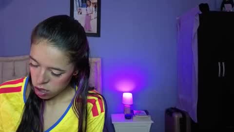 Stephania online show from 03-26-26, 04:01