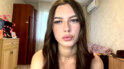 Snapshot of stephaniflicek chatting on 06-07-26, 04:00 Stephani online show from 06-07-26, 04:00