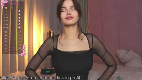 Snapshot of stephaweb chatting on 12-16-25, 08:25 Anna online show from 12-16-25, 08:25