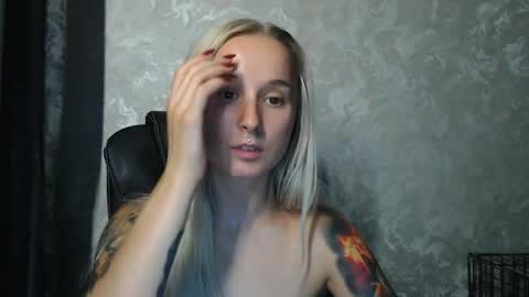 Snapshot of stephiepink chatting on 09-21-25, 08:16 Grace online show from 09-21-25, 08:16