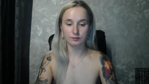 Snapshot of stephiepink chatting on 10-31-25, 09:10 Grace online show from 10-31-25, 09:10