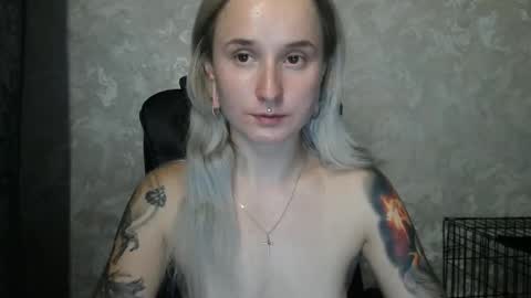 Snapshot of stephiepink chatting on 11-11-25, 10:48 Grace online show from 11-11-25, 10:48