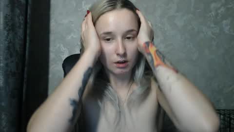 Snapshot of stephiepink chatting on 12-04-25, 12:14 Grace online show from 12-04-25, 12:14