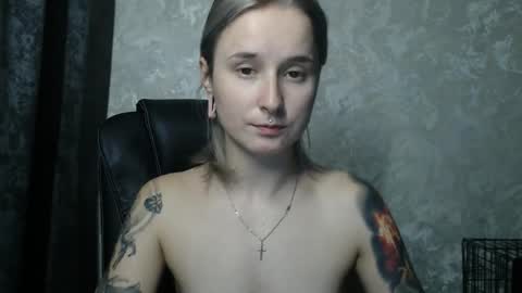 Snapshot of stephiepink chatting on 12-17-25, 09:59 Grace online show from 12-17-25, 09:59