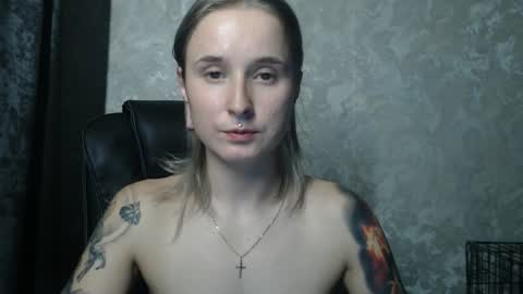 Snapshot of stephiepink chatting on 12-18-25, 12:44 Grace online show from 12-18-25, 12:44