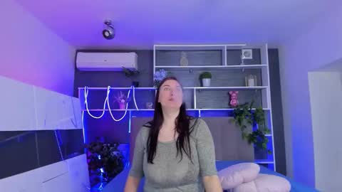 Snapshot of stephierousee chatting on 04-27-26, 05:16 Stephie online show from 04-27-26, 05:16
