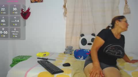 Snapshot of stepmom_slut_50_ chatting on 12-22-24, 06:04 Angie mature online show from 12-22-24, 06:04