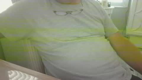 Snapshot of steve093066 chatting on 10-12-25, 09:36 Steve online show from 10-12-25, 09:36