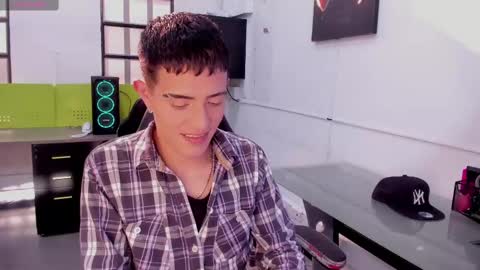 Snapshot of steveen_1604 chatting on 02-23-25, 09:05 Stevenn online show from 02-23-25, 09:05