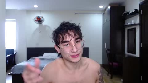 Snapshot of steveoceanbeanhuge chatting on 01-14-25, 04:15 Alex online show from 01-14-25, 04:15