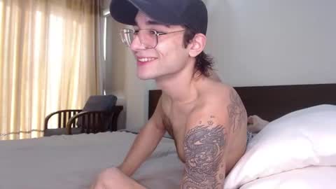 Snapshot of steveoceanbeanhuge chatting on 02-05-25, 01:37 Alex online show from 02-05-25, 01:37