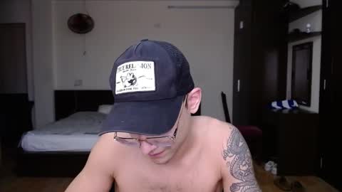 Snapshot of steveoceanbeanhuge chatting on 02-28-25, 06:20 Alex online show from 02-28-25, 06:20