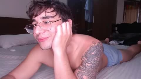 Snapshot of steveoceanbeanhuge chatting on 12-14-25, 02:39 Alex online show from 12-14-25, 02:39