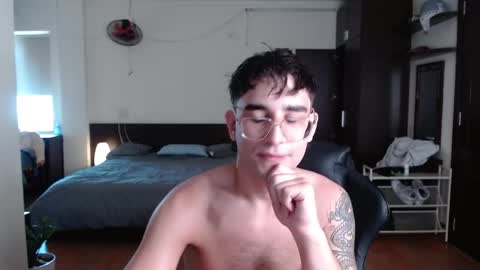 Snapshot of steveoceanbeanhuge chatting on 05-11-26, 03:12 Alex online show from 05-11-26, 03:12