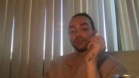 Snapshot of stevey_94 chatting on 10-05-25, 10:07 gay tease online show from 10-05-25, 10:07