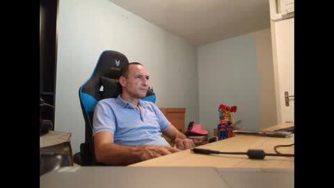 Snapshot of stickolive1 chatting on 09-21-25, 09:05 stickolive1 online show from 09-21-25, 09:05