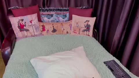 StiphlerMomy online show from 12-30-24, 01:58