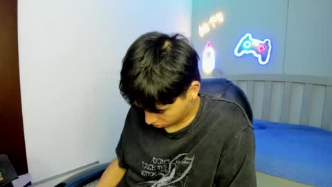 Stiwen online show from 11-24-25, 02:06